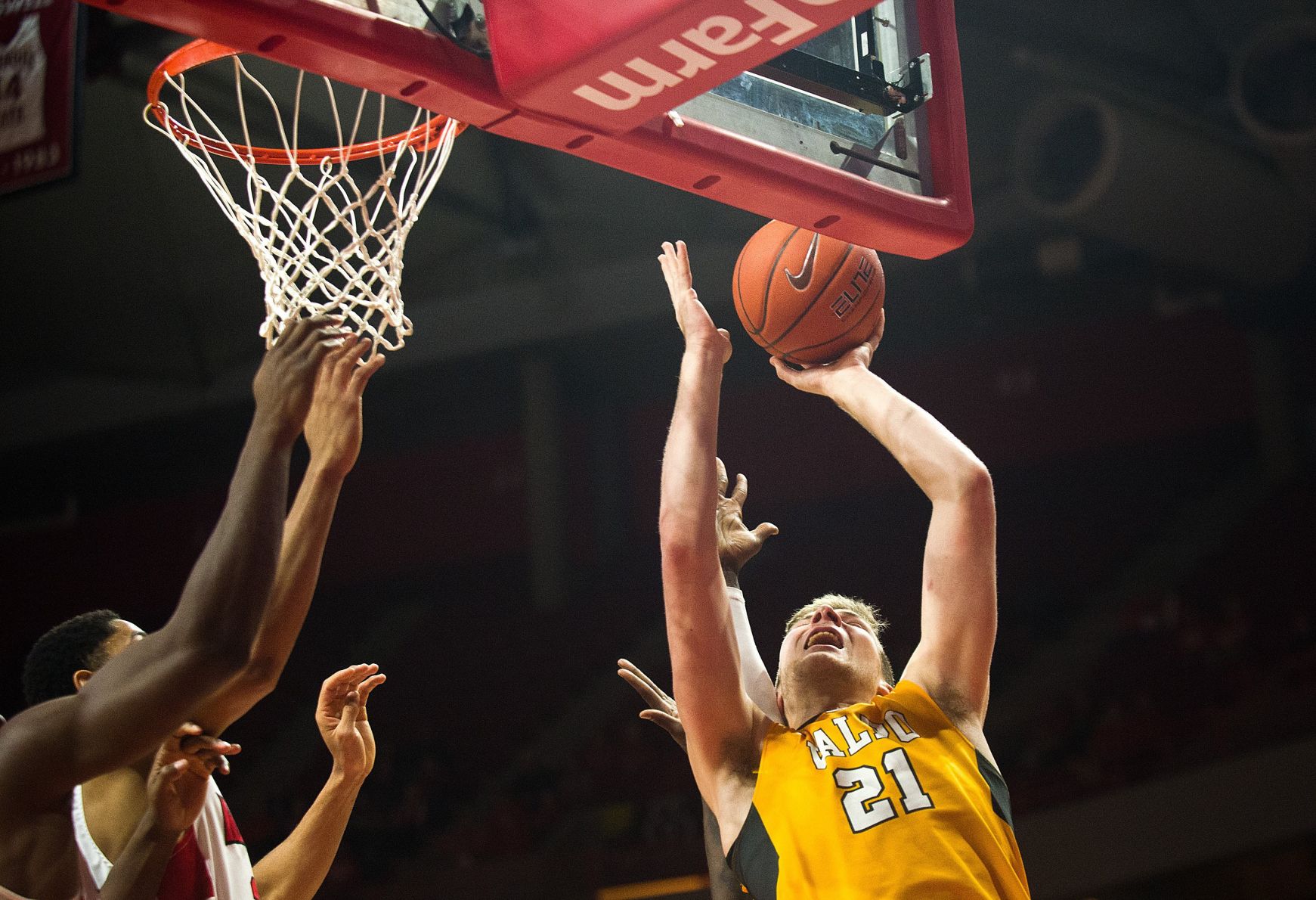 020619-blm-spt-8isuhoops
